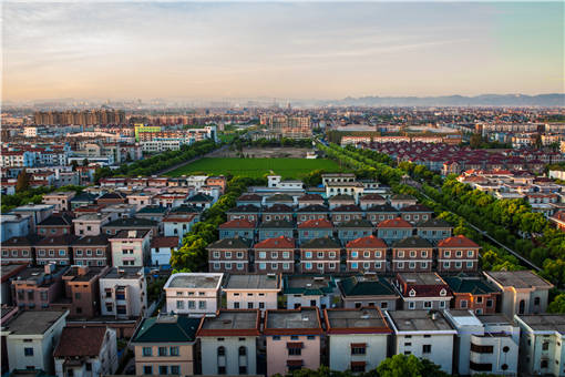 农村宅基地自建房邻居争端-摄图网